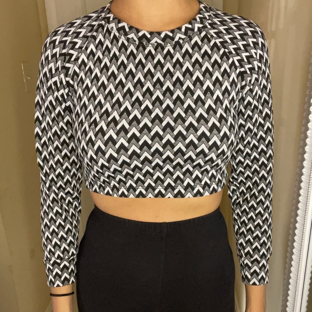 Black & white abstract long sleeve